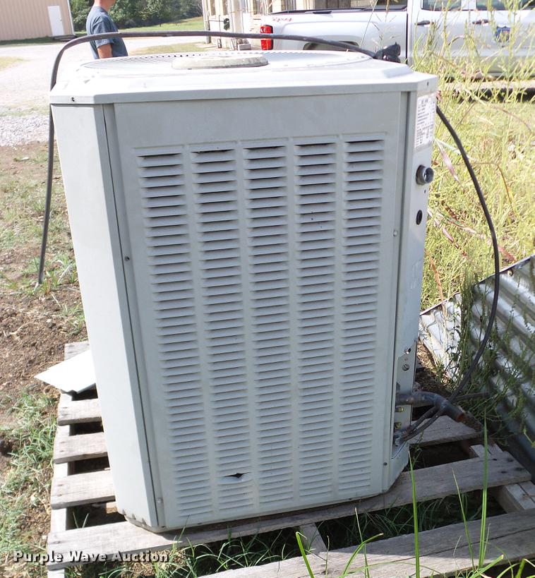 Trane XE1000 air conditioner in Caddo, OK Item AZ9419 sold Purple Wave