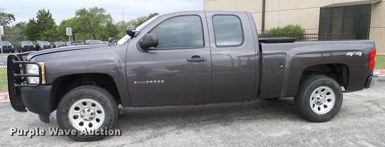 image for item DA6910 2011 Chevrolet Silverado 1500 Ext. Cab pickup truck
