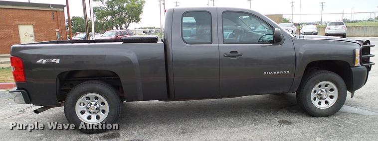 image for item DA6910 2011 Chevrolet Silverado 1500 Ext. Cab pickup truck