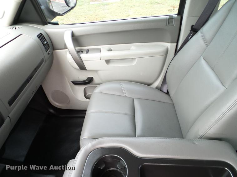 image for item DA6910 2011 Chevrolet Silverado 1500 Ext. Cab pickup truck