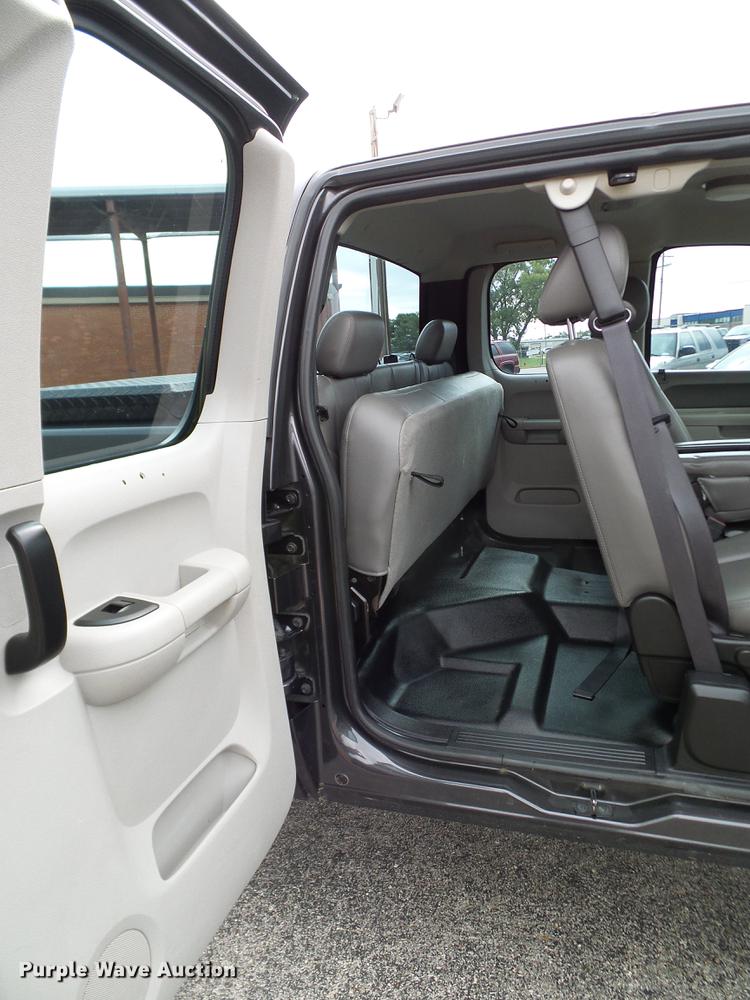 image for item DA6910 2011 Chevrolet Silverado 1500 Ext. Cab pickup truck