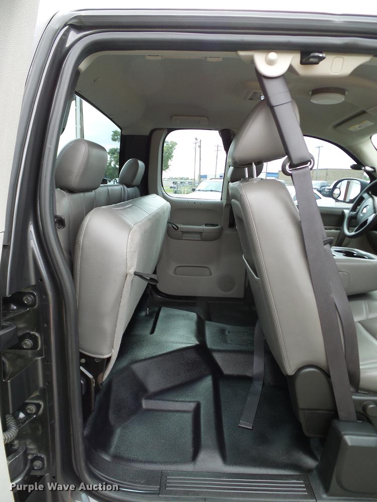 image for item DA6910 2011 Chevrolet Silverado 1500 Ext. Cab pickup truck