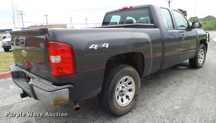 image for item DA6911 2011 Chevrolet Silverado 1500 Ext. Cab pickup truck