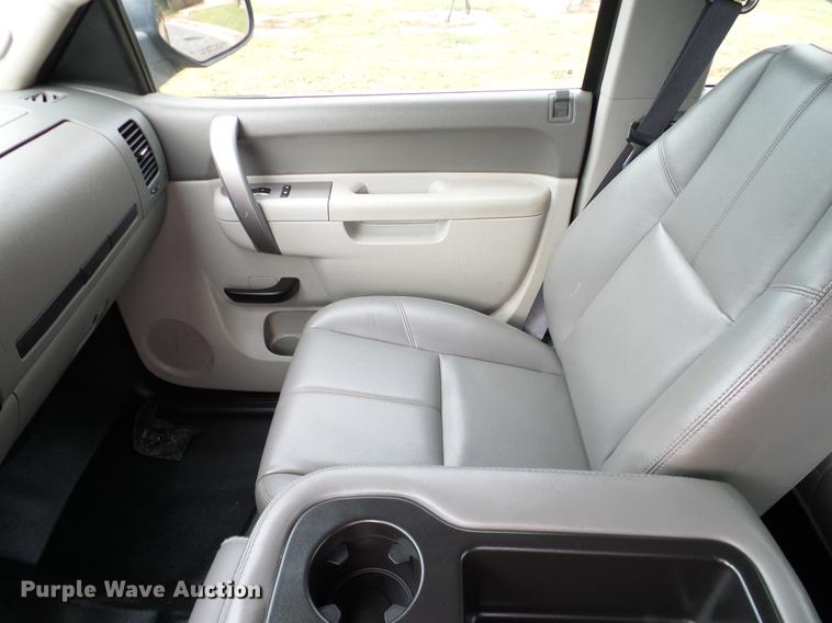 image for item DA6911 2011 Chevrolet Silverado 1500 Ext. Cab pickup truck