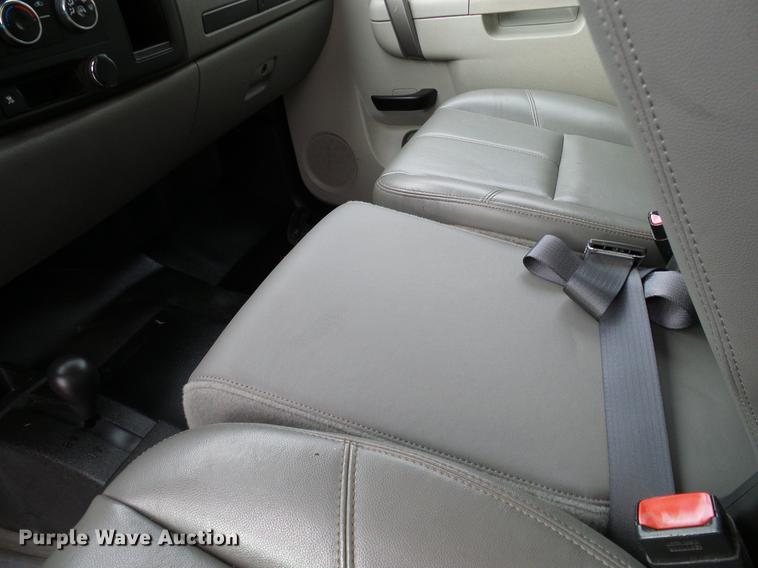 image for item DA6911 2011 Chevrolet Silverado 1500 Ext. Cab pickup truck