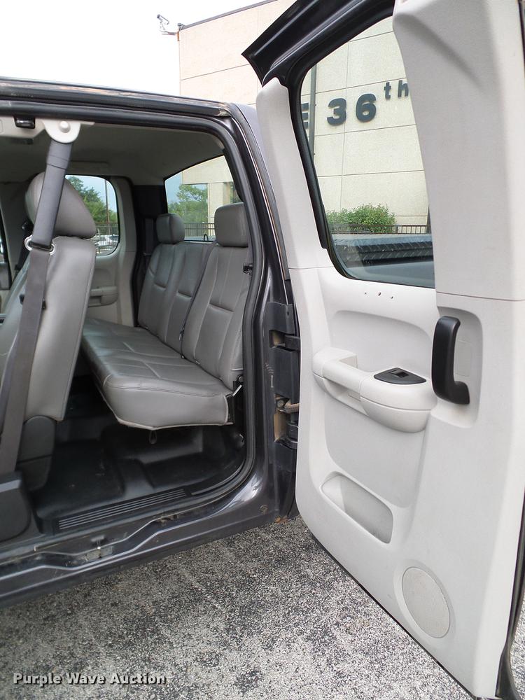 image for item DA6911 2011 Chevrolet Silverado 1500 Ext. Cab pickup truck