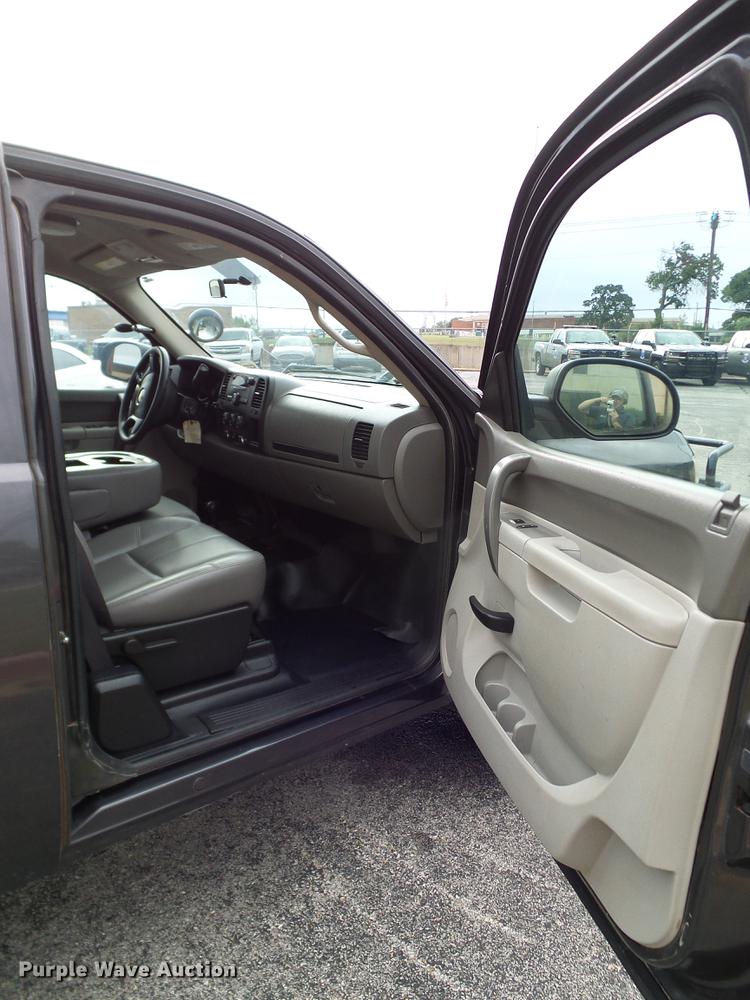 image for item DA6911 2011 Chevrolet Silverado 1500 Ext. Cab pickup truck