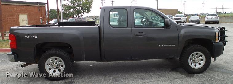 image for item DA6912 2011 Chevrolet Silverado 1500 Ext. Cab pickup truck
