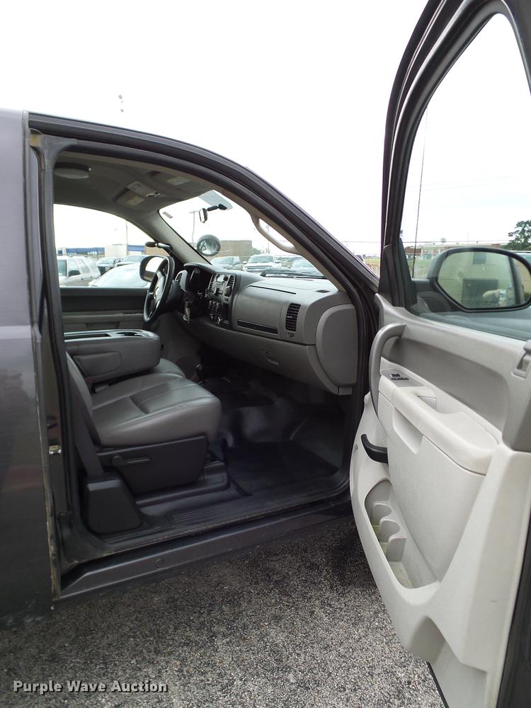 image for item DA6912 2011 Chevrolet Silverado 1500 Ext. Cab pickup truck
