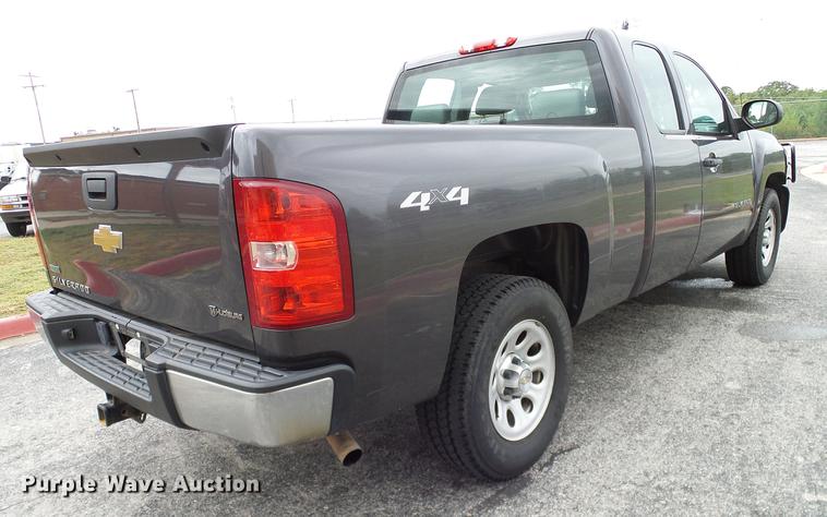 image for item DA6913 2011 Chevrolet Silverado 1500 Ext. Cab pickup truck