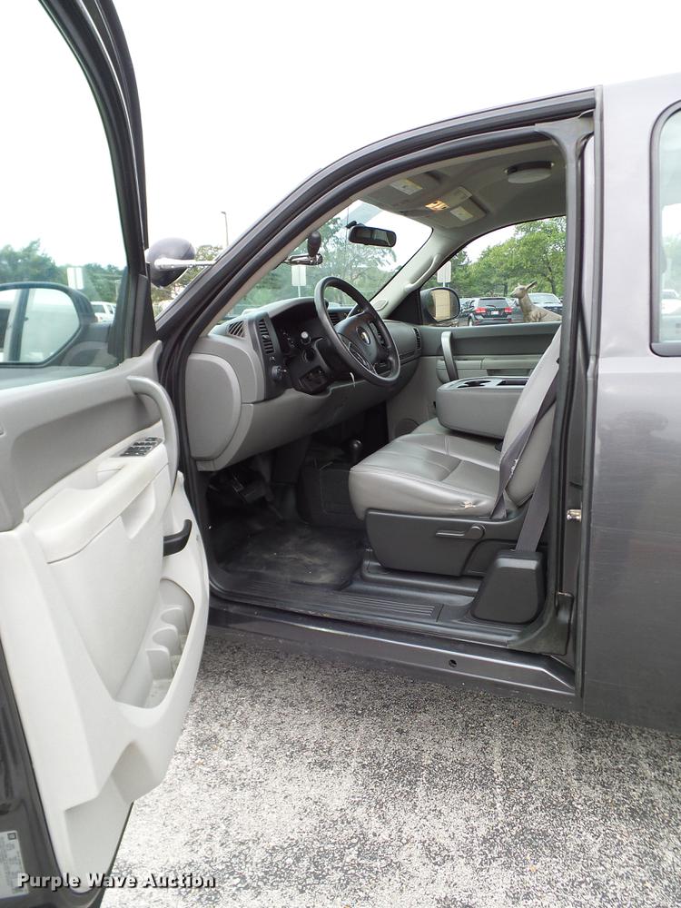 image for item DA6913 2011 Chevrolet Silverado 1500 Ext. Cab pickup truck