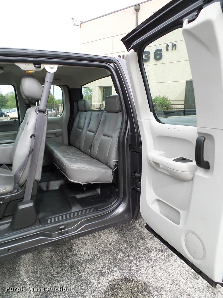 image for item DA6913 2011 Chevrolet Silverado 1500 Ext. Cab pickup truck