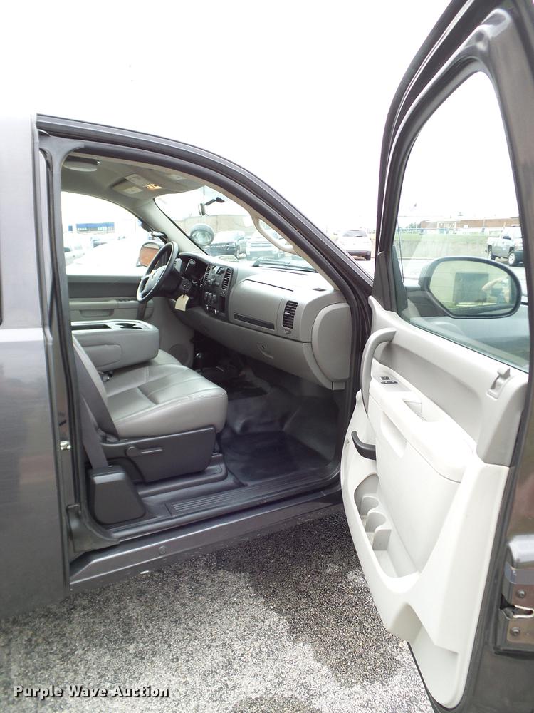 image for item DA6913 2011 Chevrolet Silverado 1500 Ext. Cab pickup truck