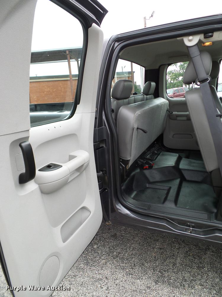image for item DA6913 2011 Chevrolet Silverado 1500 Ext. Cab pickup truck
