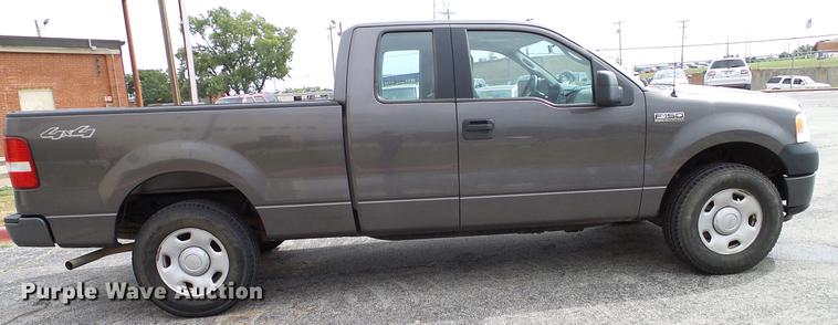 image for item DA6918 2006 Ford F150 XL SuperCab pickup truck