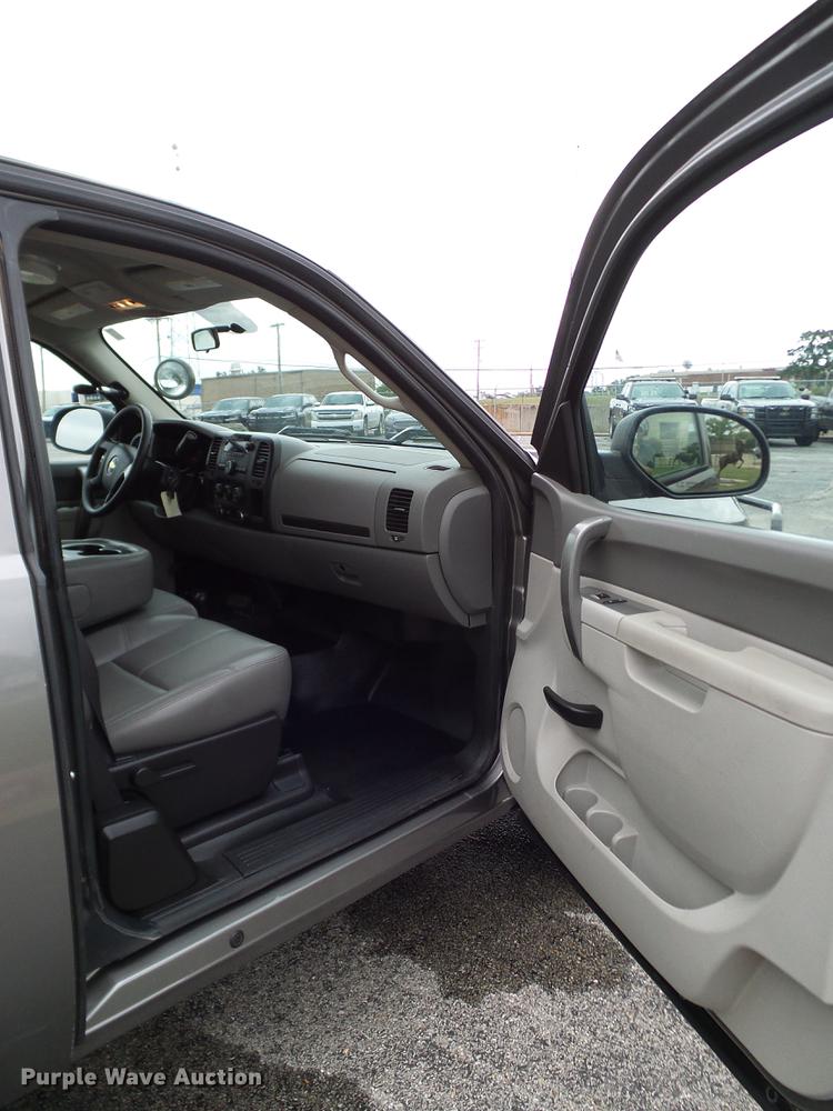 image for item DA6919 2013 Chevrolet Silverado 1500 Ext. Cab pickup truck