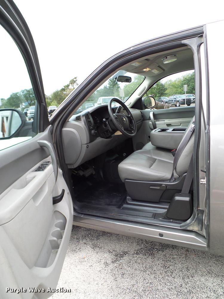 image for item DA6925 2013 Chevrolet Silverado 1500 Ext. Cab pickup truck