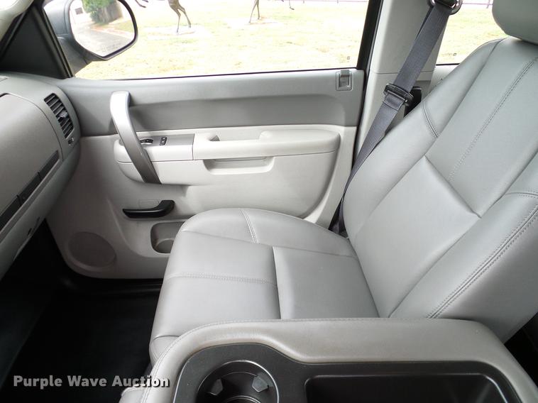 image for item DA6925 2013 Chevrolet Silverado 1500 Ext. Cab pickup truck