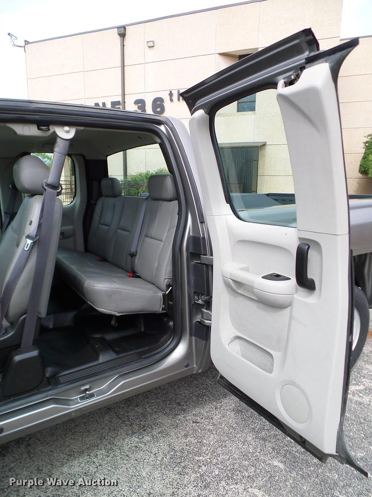 image for item DA6925 2013 Chevrolet Silverado 1500 Ext. Cab pickup truck