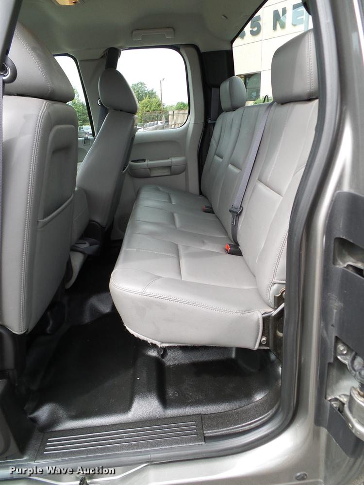 image for item DA6925 2013 Chevrolet Silverado 1500 Ext. Cab pickup truck