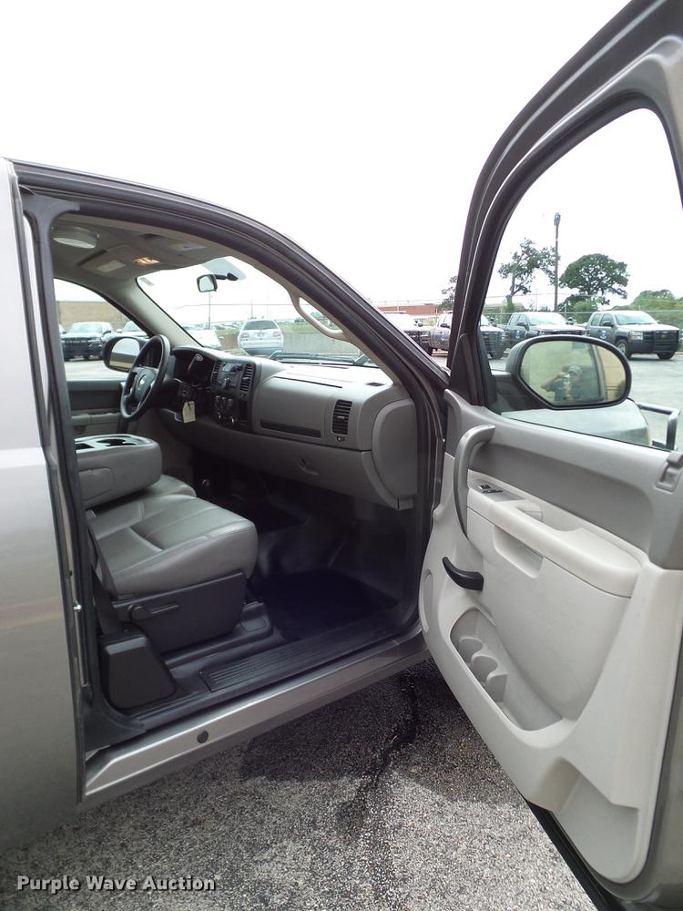 image for item DA6925 2013 Chevrolet Silverado 1500 Ext. Cab pickup truck