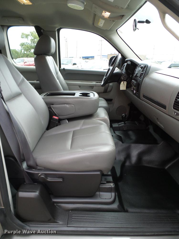 image for item DA6925 2013 Chevrolet Silverado 1500 Ext. Cab pickup truck