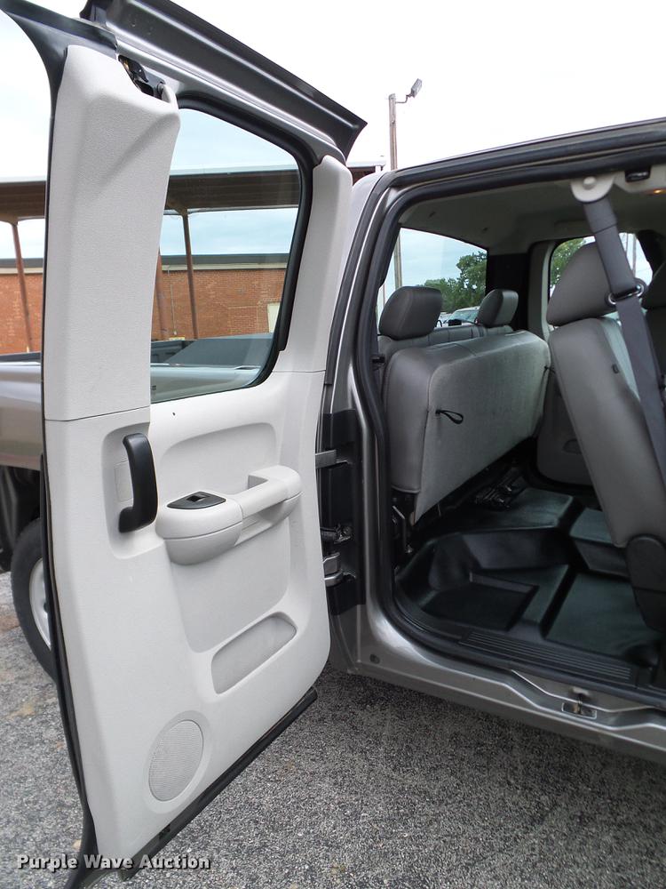 image for item DA6925 2013 Chevrolet Silverado 1500 Ext. Cab pickup truck