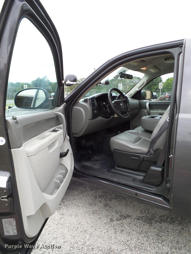 image for item DA6927 2011 Chevrolet Silverado 1500 Ext. Cab pickup truck