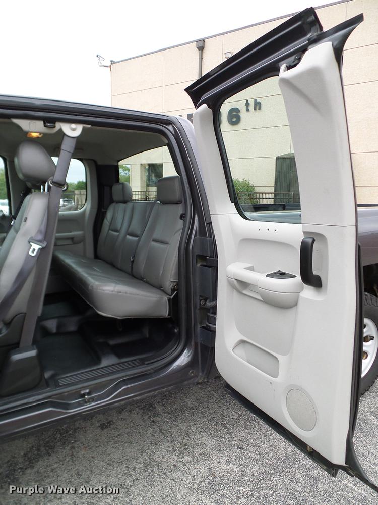 image for item DA6927 2011 Chevrolet Silverado 1500 Ext. Cab pickup truck