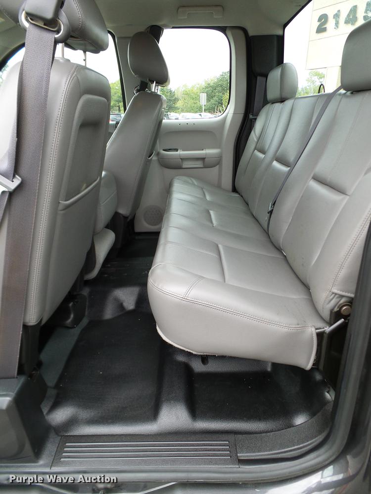 image for item DA6927 2011 Chevrolet Silverado 1500 Ext. Cab pickup truck