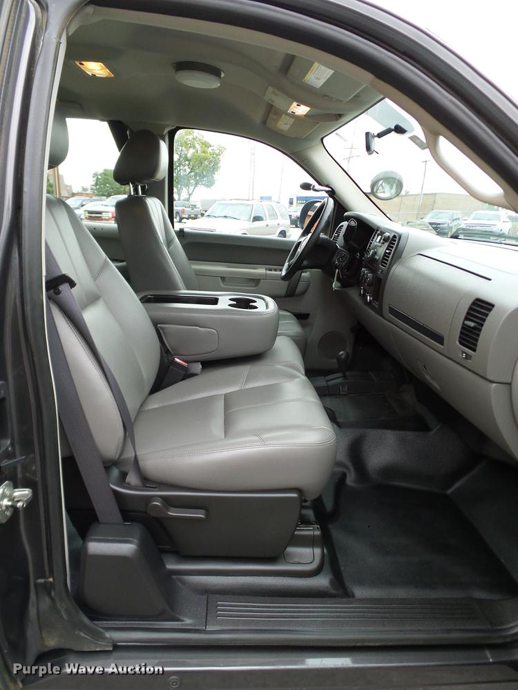 image for item DA6927 2011 Chevrolet Silverado 1500 Ext. Cab pickup truck