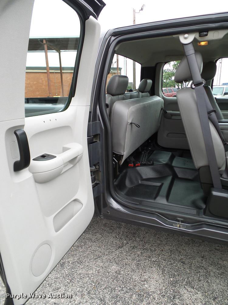 image for item DA6927 2011 Chevrolet Silverado 1500 Ext. Cab pickup truck