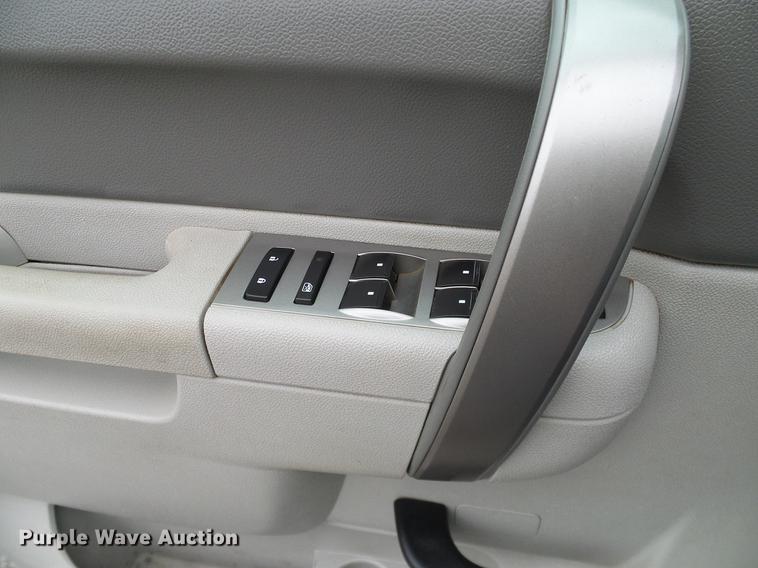 image for item DA6930 2012 Chevrolet Silverado 1500 Ext. Cab pickup truck