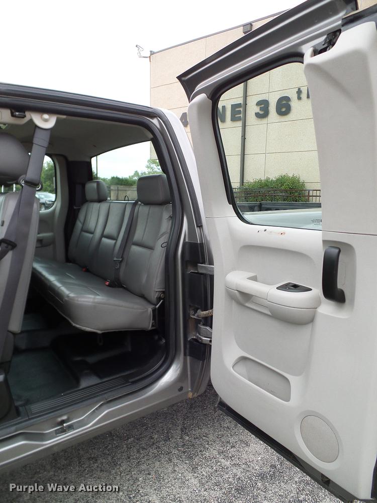 image for item DA6930 2012 Chevrolet Silverado 1500 Ext. Cab pickup truck