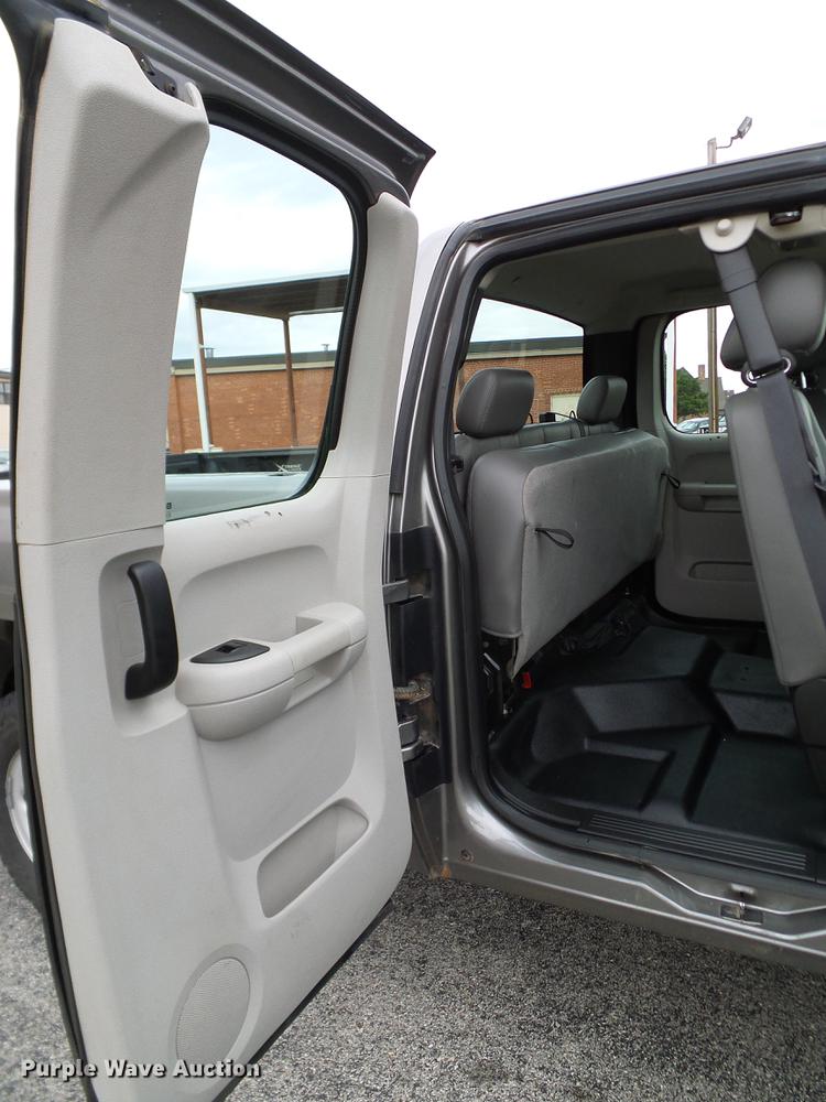 image for item DA6930 2012 Chevrolet Silverado 1500 Ext. Cab pickup truck
