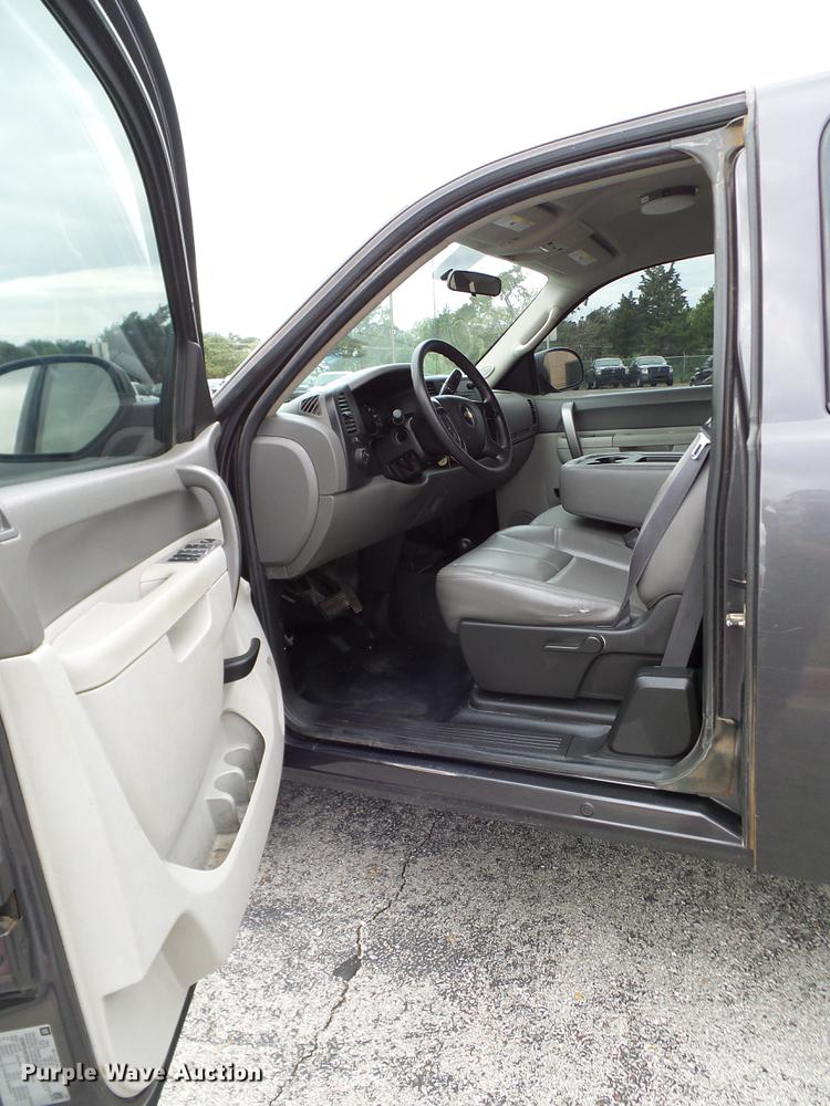 image for item DA6931 2011 Chevrolet Silverado 1500 Ext. Cab pickup truck