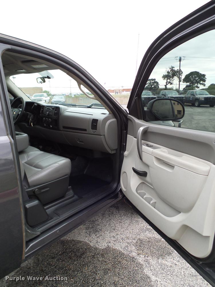image for item DA6931 2011 Chevrolet Silverado 1500 Ext. Cab pickup truck