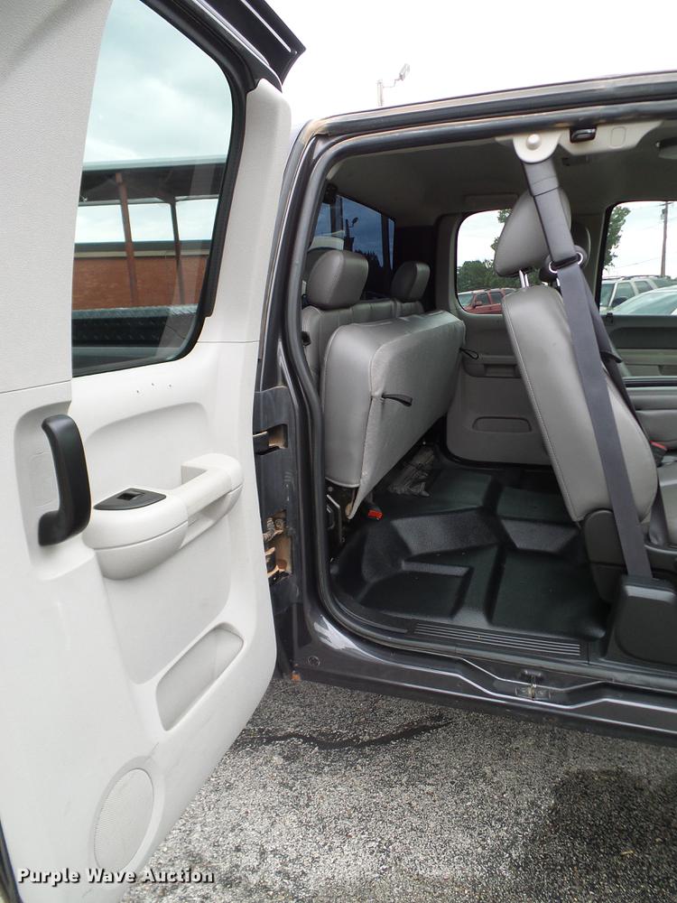 image for item DA6931 2011 Chevrolet Silverado 1500 Ext. Cab pickup truck
