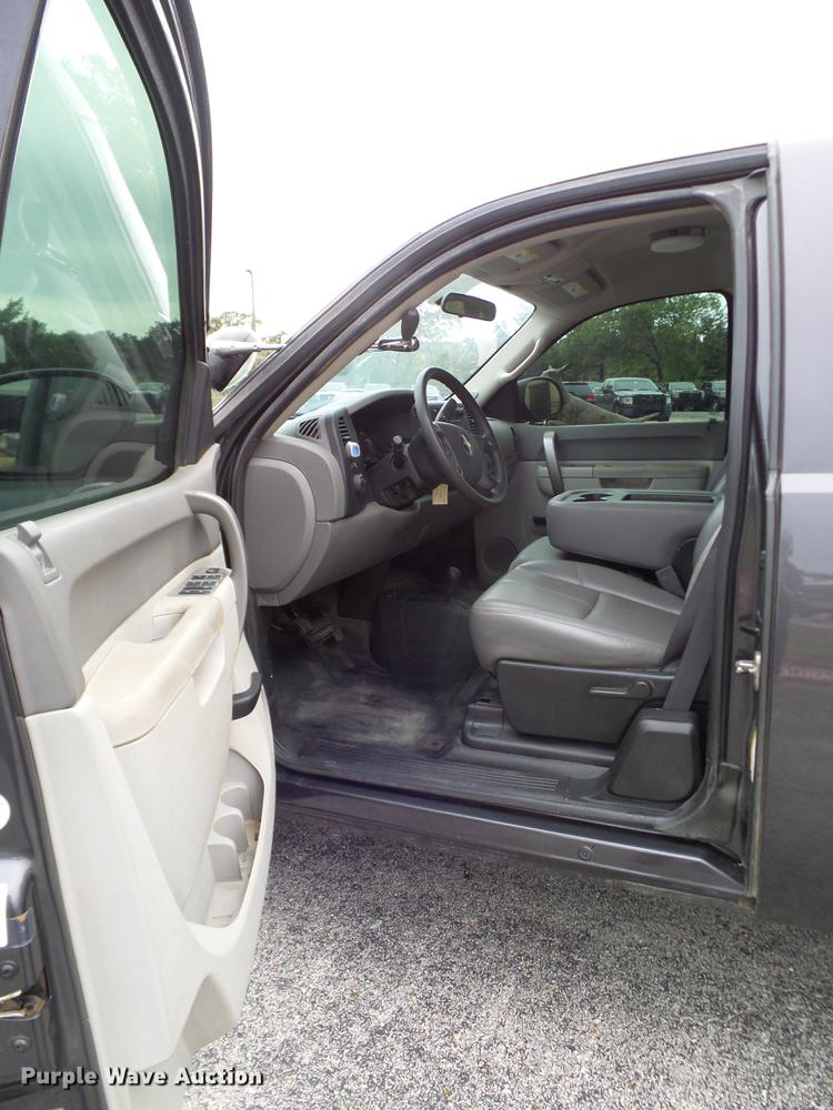 image for item DA6932 2011 Chevrolet Silverado 1500 Ext. Cab pickup truck