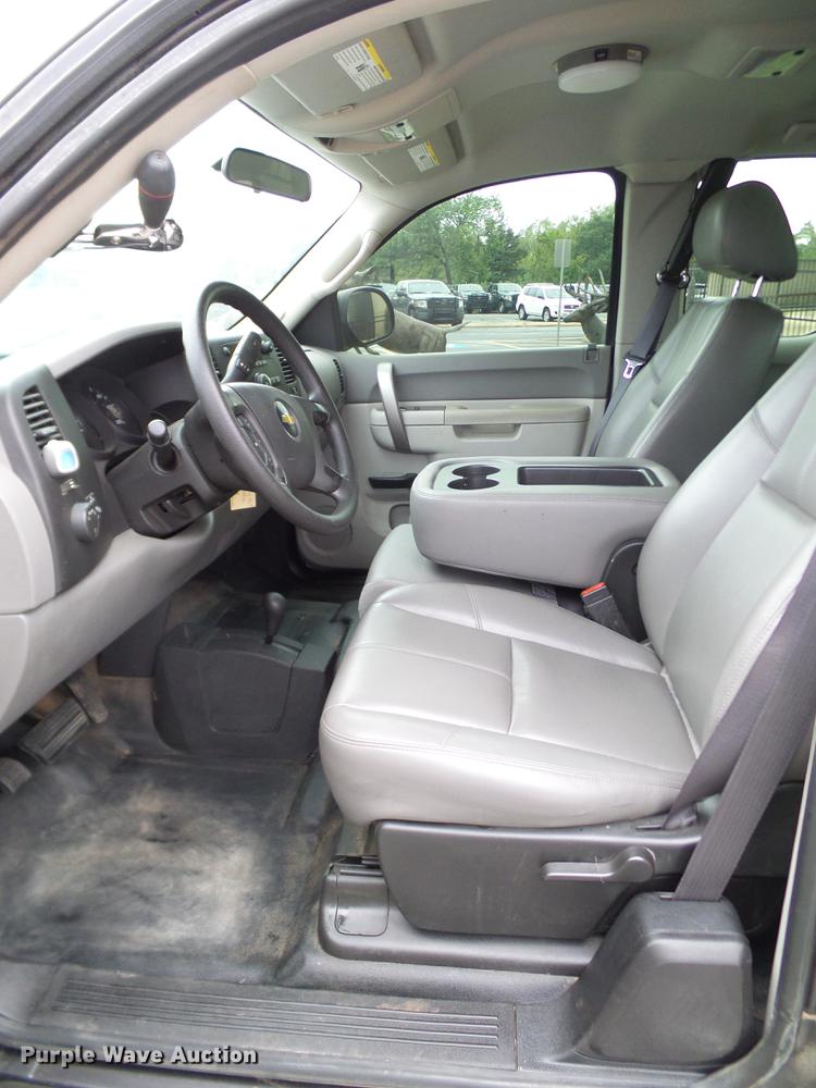 image for item DA6932 2011 Chevrolet Silverado 1500 Ext. Cab pickup truck