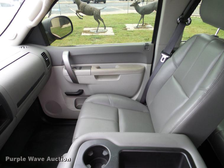 image for item DA6932 2011 Chevrolet Silverado 1500 Ext. Cab pickup truck