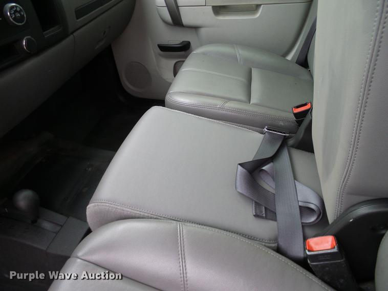 image for item DA6932 2011 Chevrolet Silverado 1500 Ext. Cab pickup truck