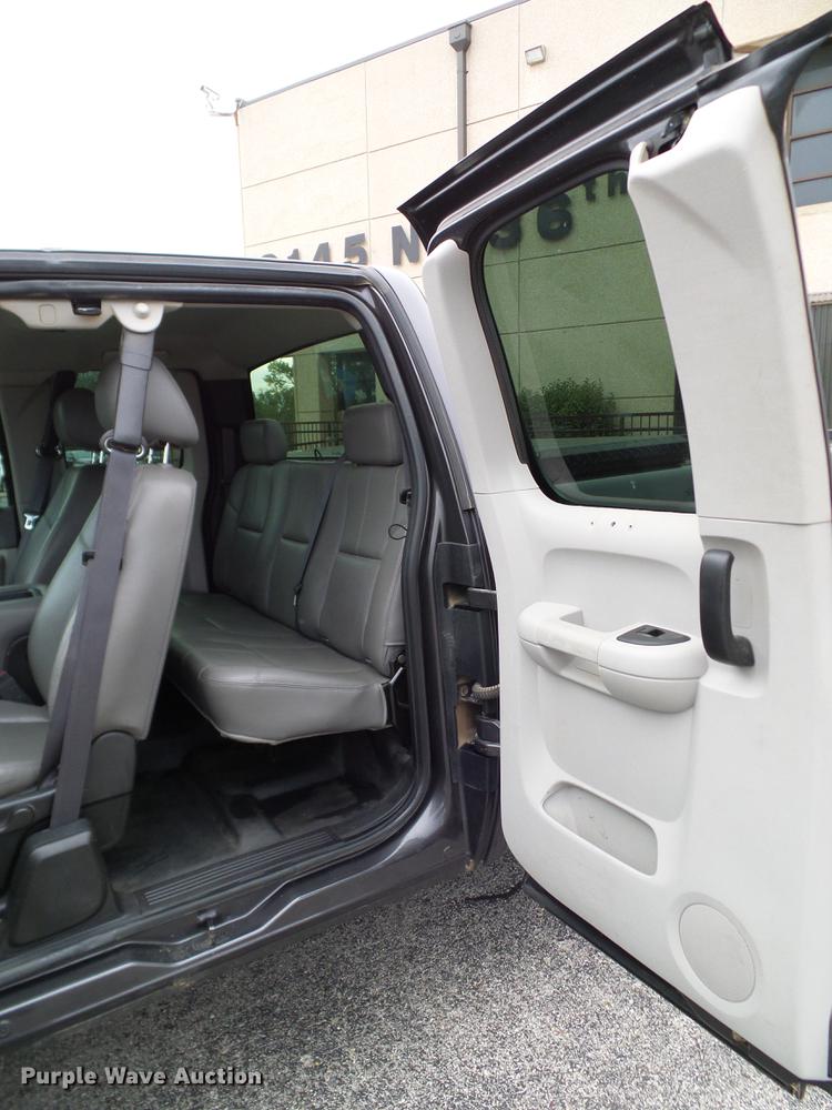 image for item DA6932 2011 Chevrolet Silverado 1500 Ext. Cab pickup truck