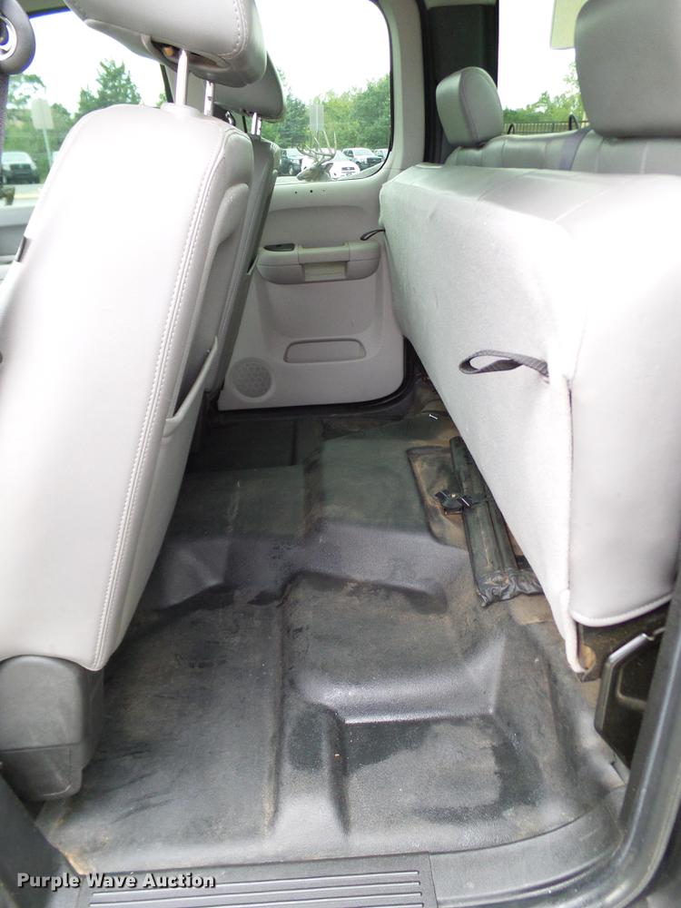 image for item DA6932 2011 Chevrolet Silverado 1500 Ext. Cab pickup truck