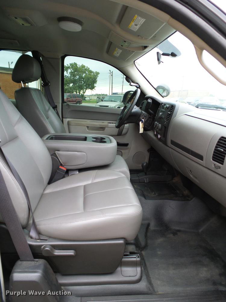 image for item DA6932 2011 Chevrolet Silverado 1500 Ext. Cab pickup truck