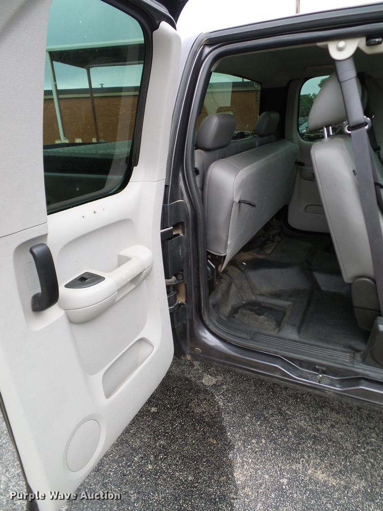 image for item DA6932 2011 Chevrolet Silverado 1500 Ext. Cab pickup truck