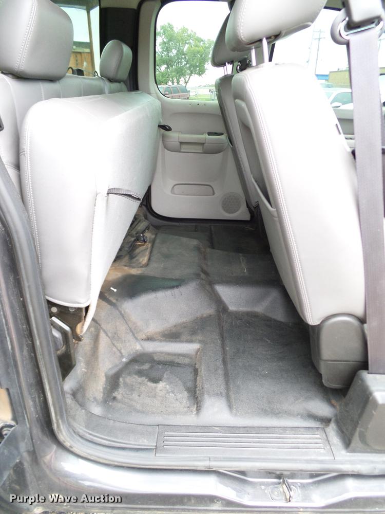 image for item DA6932 2011 Chevrolet Silverado 1500 Ext. Cab pickup truck