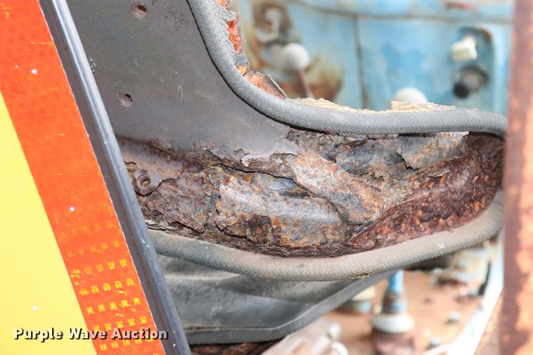 image for item ED9555 Ford 5000 tractor