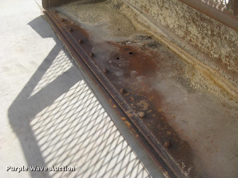 image for item AR9754 Skid steer bucket