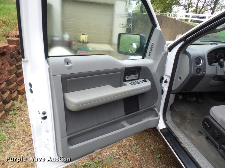 image for item DA0805 2005 Ford F150 SuperCab pickup truck